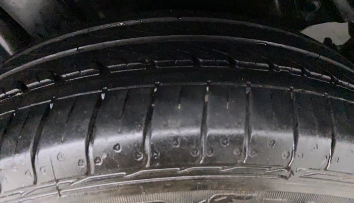 2014 Maruti Ertiga VXI CNG, CNG, Manual, 80,957 km, Left Front Tyre Tread