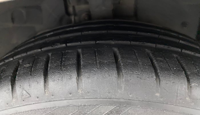2019 Ford Figo Aspire 1.2 TITANIUM PETROL, Petrol, Manual, 44,419 km, Right Front Tyre Tread