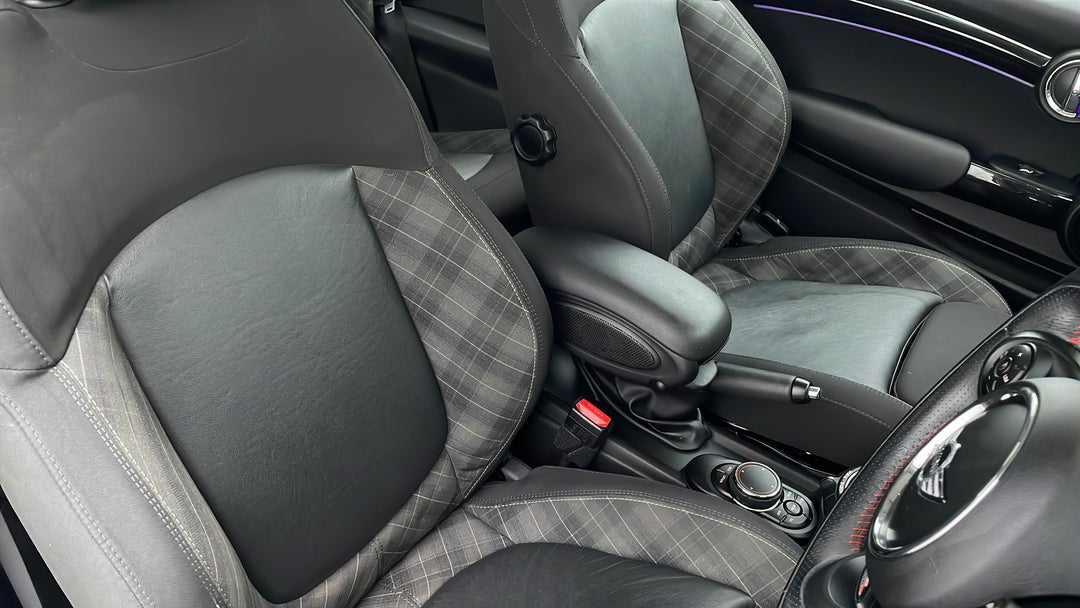 2016 MINI Cooper S, Automatic, 67786 km, Right Side Front Door Cabin View