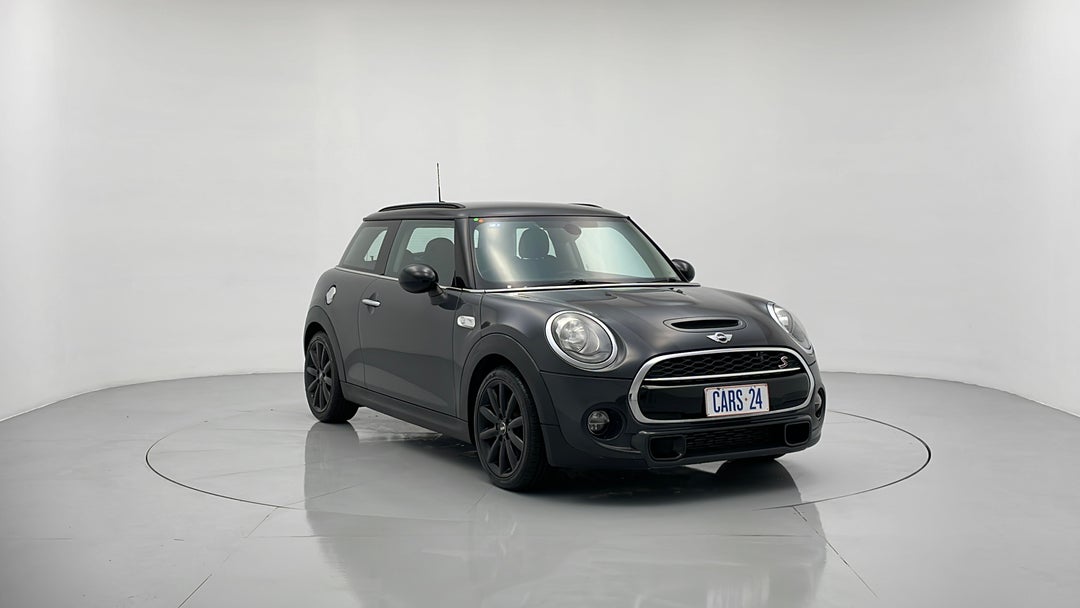 2016 MINI Cooper S, Automatic, 67786 km, Right Front Diagonal (45- Degree) View