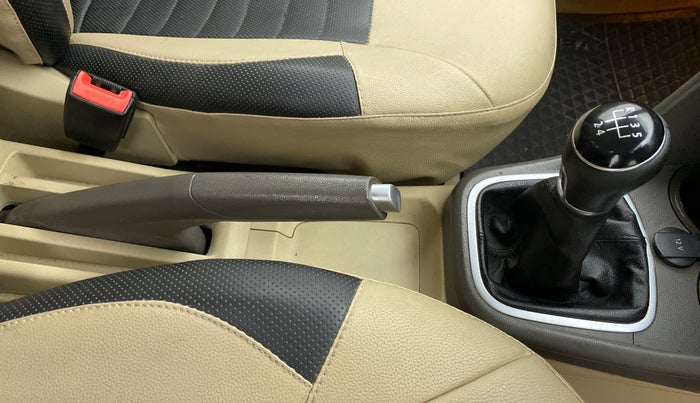 2015 Volkswagen Vento HIGHLINE PETROL, Petrol, Manual, 60,003 km, Gear Lever
