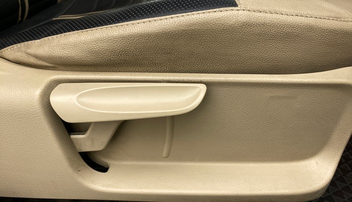 2015 Volkswagen Vento HIGHLINE PETROL, Petrol, Manual, 60,003 km, Driver Side Adjustment Panel