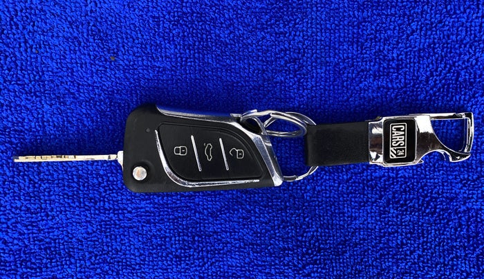 2015 Maruti Swift VXI D, Petrol, Manual, 62,447 km, Key Close Up