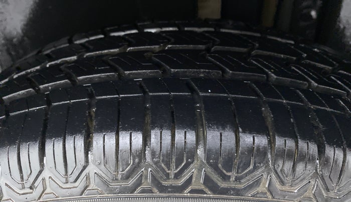 2015 Maruti Swift VXI D, Petrol, Manual, 62,447 km, Left Rear Tyre Tread