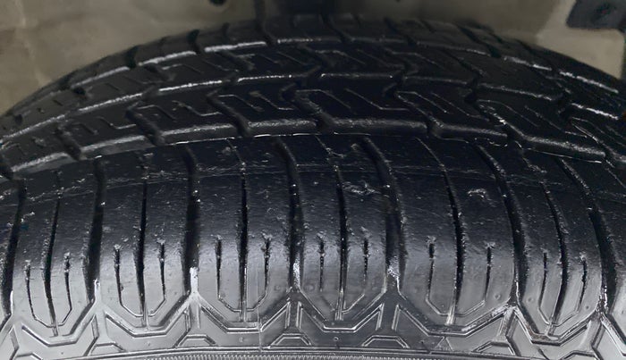 2015 Maruti Swift VXI D, Petrol, Manual, 62,447 km, Right Front Tyre Tread