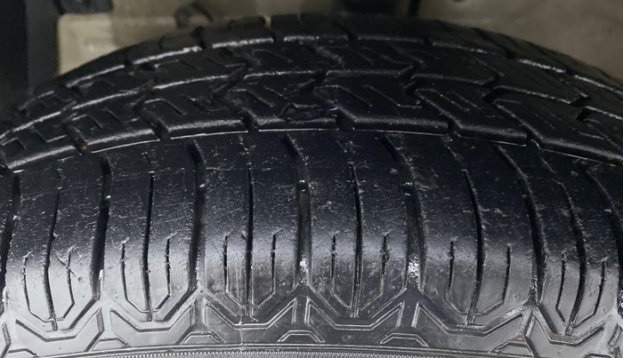2015 Maruti Swift VXI D, Petrol, Manual, 62,447 km, Left Front Tyre Tread