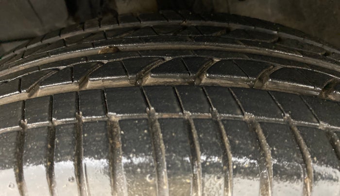 2015 Honda Jazz 1.2 V MT, Petrol, Manual, 40,376 km, Left Front Tyre Tread
