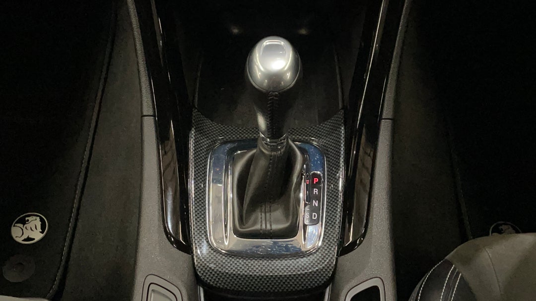 2017 Holden Commodore Sv6, Automatic, 65205 km, Gear Lever 