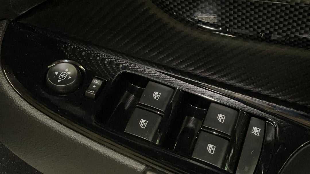 2017 Holden Commodore Sv6, Automatic, 65205 km, Drivers Side Door Panel Controls