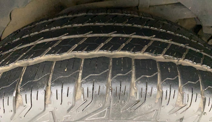 2014 Mahindra XUV500 W6, Diesel, Manual, 1,33,365 km, Left Rear Tyre Tread