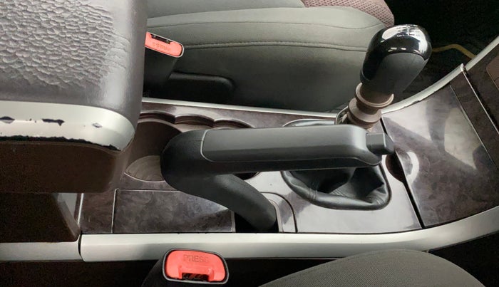 2014 Mahindra XUV500 W6, Diesel, Manual, 1,33,365 km, Gear Lever