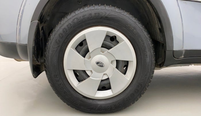 2014 Mahindra XUV500 W6, Diesel, Manual, 1,33,365 km, Right Rear Wheel