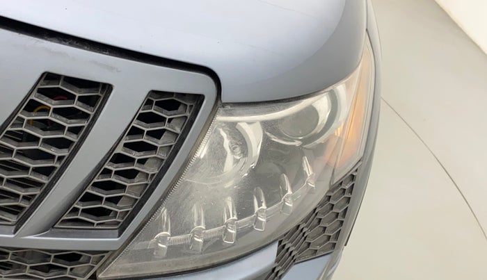 2014 Mahindra XUV500 W6, Diesel, Manual, 1,33,365 km, Left headlight - Faded