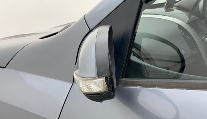 2014 Mahindra XUV500 W6, Diesel, Manual, 1,33,365 km, Left rear-view mirror - Mirror motor not working