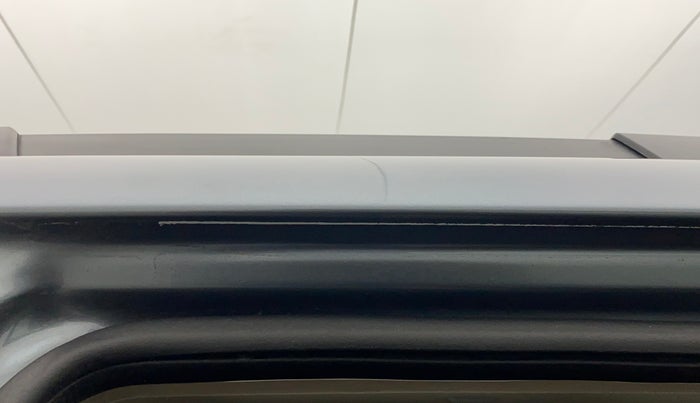 2014 Mahindra XUV500 W6, Diesel, Manual, 1,33,365 km, Right C pillar - Minor scratches