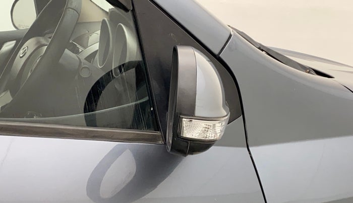 2014 Mahindra XUV500 W6, Diesel, Manual, 1,33,365 km, Right rear-view mirror - Mirror motor not working