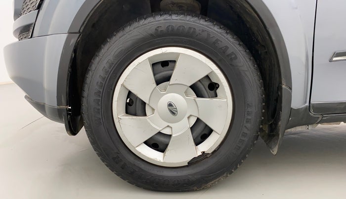 2014 Mahindra XUV500 W6, Diesel, Manual, 1,33,365 km, Left Front Wheel