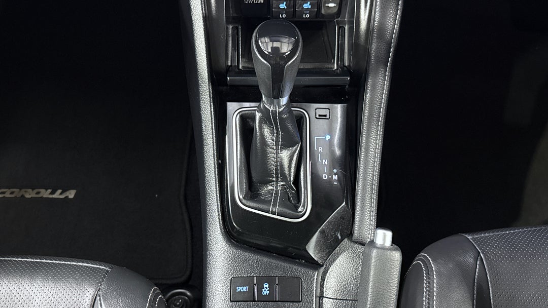 2018 Toyota Corolla Zr, Automatic, 78210 km, Gear Lever 