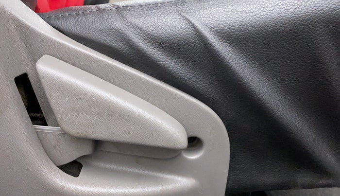 2018 Datsun Go Plus T, Petrol, Manual, 29,054 km, Driver Side Adjustment Panel