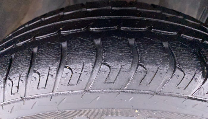 2018 Datsun Go Plus T, Petrol, Manual, 29,054 km, Right Front Tyre Tread