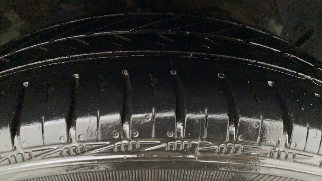 Right Front Tyre Tread