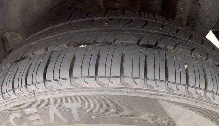 2017 Maruti Swift ZXI, Petrol, Manual, 52,414 km, Left Rear Tyre Tread