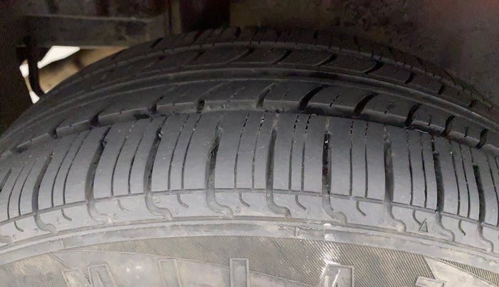 2017 Maruti Swift ZXI, Petrol, Manual, 52,414 km, Right Rear Tyre Tread