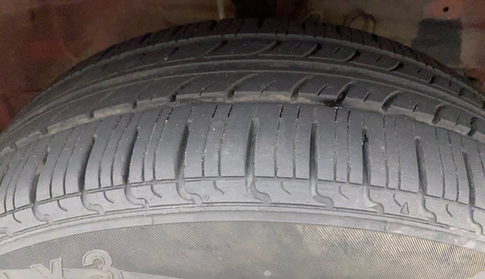 2017 Maruti Swift ZXI, Petrol, Manual, 52,414 km, Right Front Tyre Tread