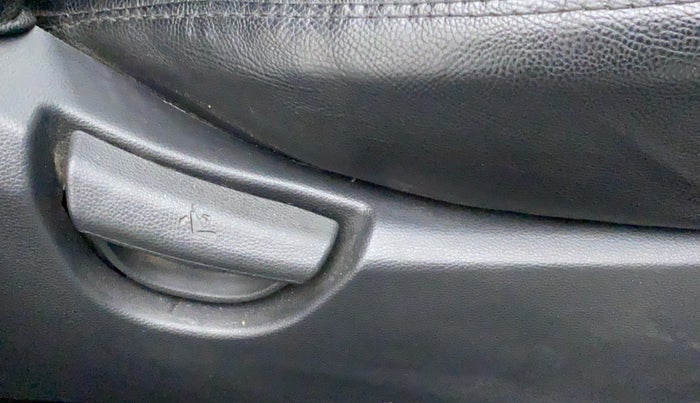 2017 Hyundai Grand i10 MAGNA 1.2 KAPPA VTVT, Petrol, Manual, 64,350 km, Driver Side Adjustment Panel