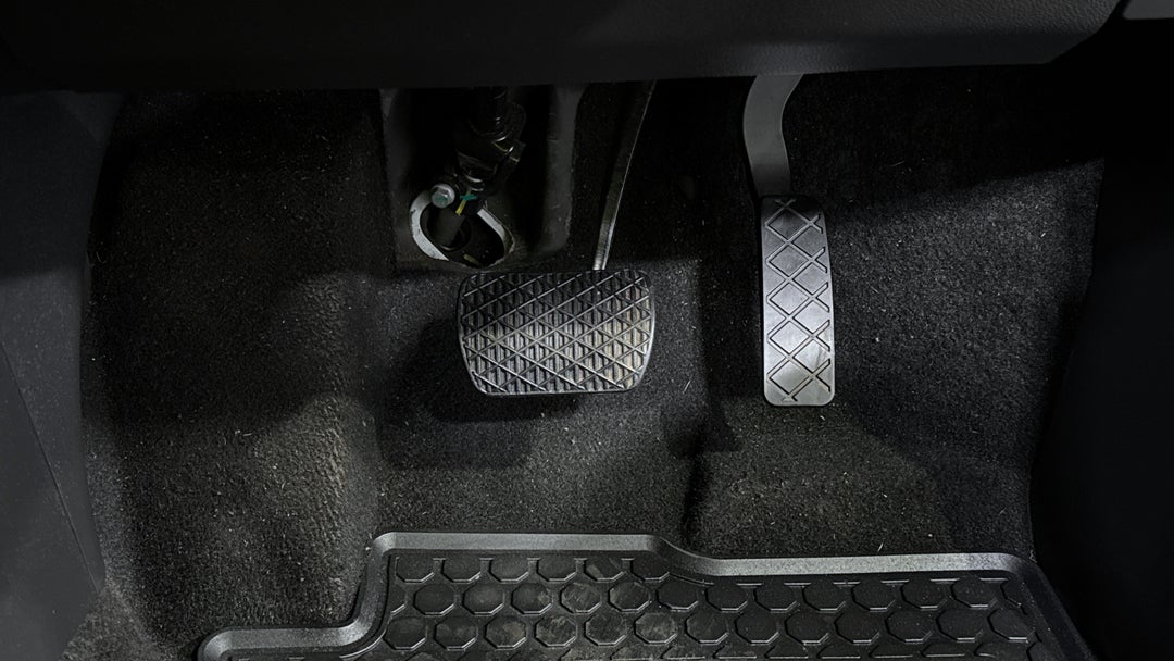 2023 MG ZS Excite, Automatic, 25899 km, Pedals and Footmat