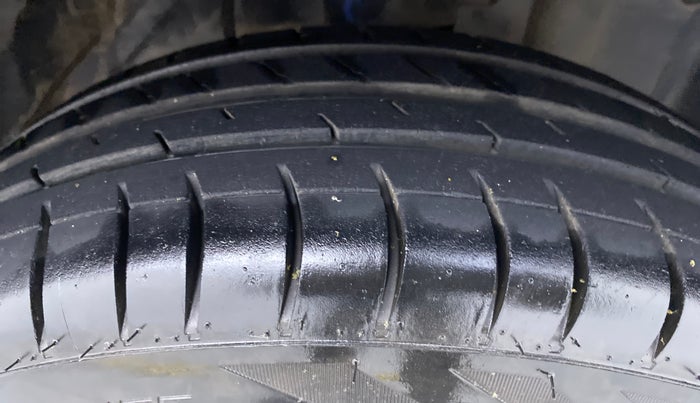 2014 Datsun Go T, Petrol, Manual, 65,470 km, Right Front Tyre Tread
