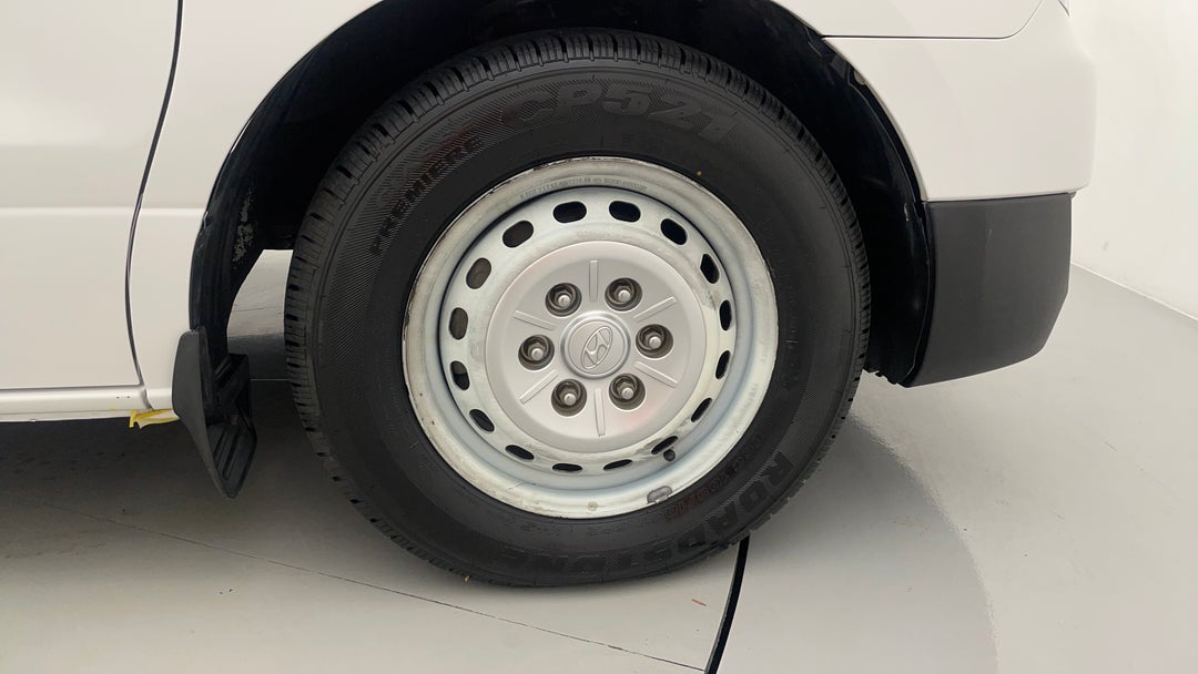 2017 Hyundai Iload 3s Liftback, Automatic, 156652 km, Right Front Wheel