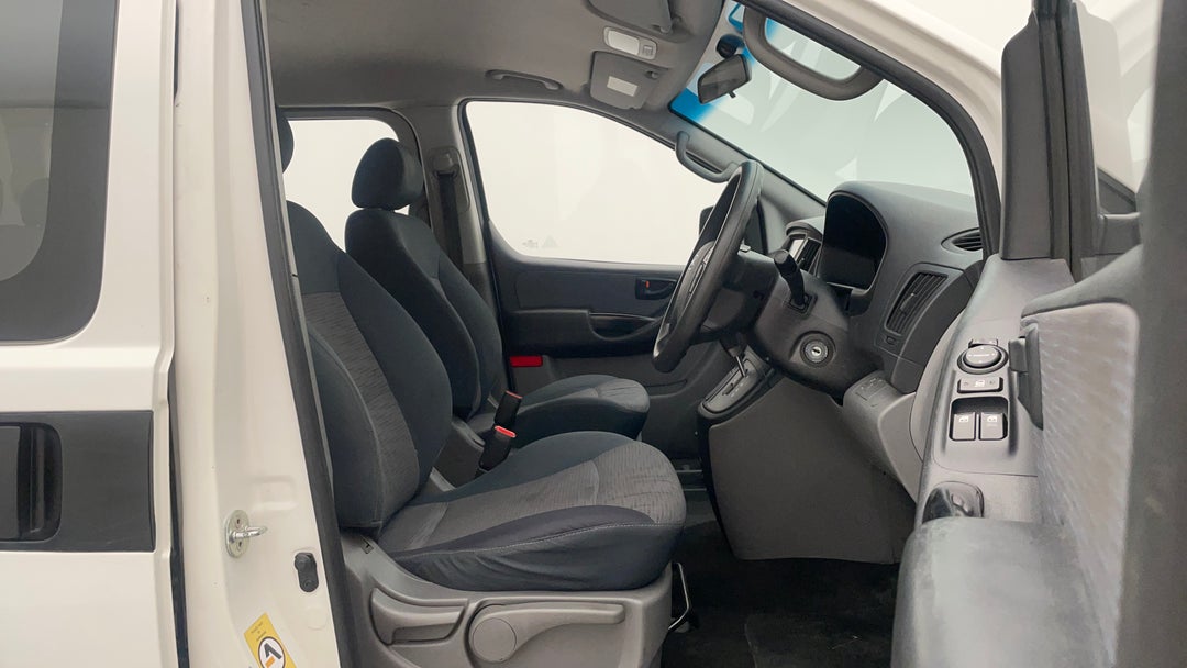 2017 Hyundai Iload 3s Liftback, Automatic, 156652 km, Right Side Front Door Cabin View