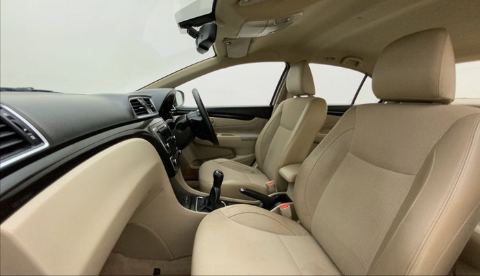 2014 Maruti Ciaz ZXI, Petrol, Manual, 70,337 km, Right Side Front Door Cabin