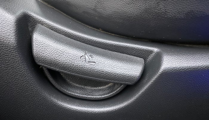 2017 Hyundai Grand i10 SPORTZ 1.2 KAPPA VTVT, CNG, Manual, 38,860 km, Driver Side Adjustment Panel