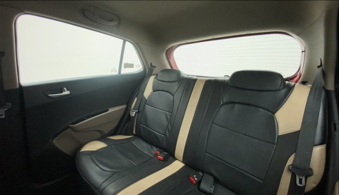 2017 Hyundai Grand i10 SPORTZ 1.2 KAPPA VTVT, CNG, Manual, 38,860 km, Right Side Rear Door Cabin