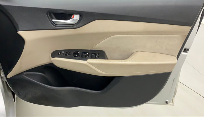 2018 Hyundai Verna 1.6 VTVT SX, CNG, Manual, 50,302 km, Driver Side Door Panels Control