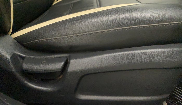 2019 Hyundai Elite i20 MAGNA PLUS 1.2, Petrol, Manual, 17,754 km, Driver Side Adjustment Panel