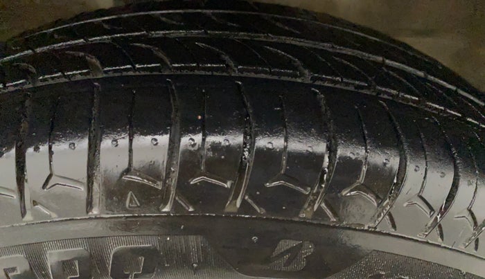 2015 Maruti Wagon R 1.0 LXI CNG, CNG, Manual, 78,586 km, Left Rear Tyre Tread