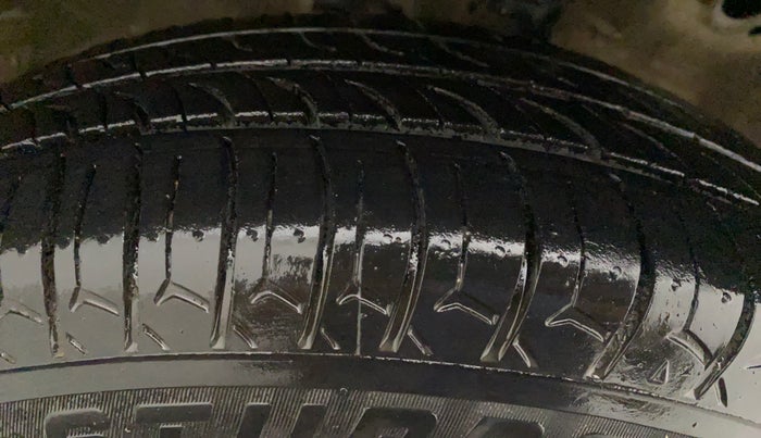 2015 Maruti Wagon R 1.0 LXI CNG, CNG, Manual, 78,586 km, Right Rear Tyre Tread