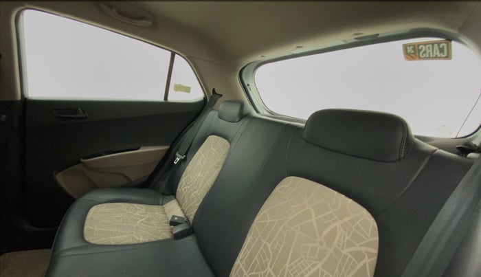 2016 Hyundai Grand i10 MAGNA 1.2 KAPPA VTVT, Petrol, Manual, 29,811 km, Right Side Rear Door Cabin