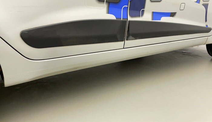 2016 Hyundai Grand i10 MAGNA 1.2 KAPPA VTVT, Petrol, Manual, 29,811 km, Right running board - Minor scratches