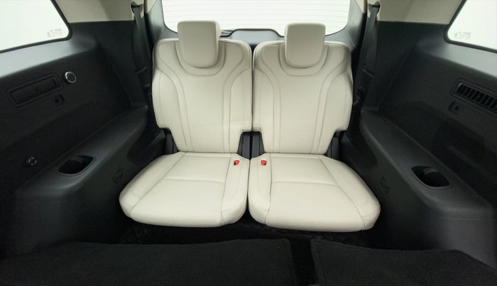 2021 Mahindra XUV700 AX 7 P MT 7 STR, Petrol, Manual, 4,426 km, Third Seat Row ( optional )