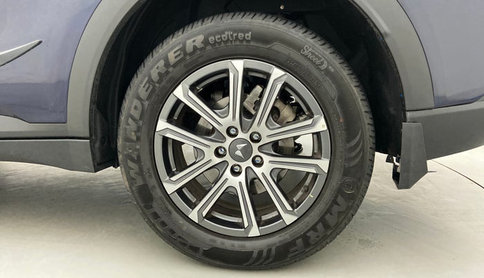 2021 Mahindra XUV700 AX 7 P MT 7 STR, Petrol, Manual, 4,426 km, Left Rear Wheel