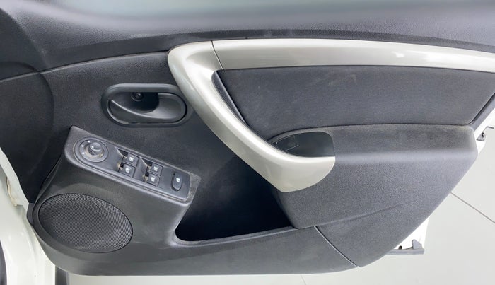 2021 Renault Duster RXS 106 PS MT, Petrol, Manual, 90 km, Driver Side Door Panels Control