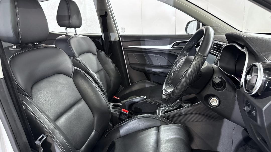 2023 MG ZS Excite, Automatic, 31961 km, Right Side Front Door Cabin View