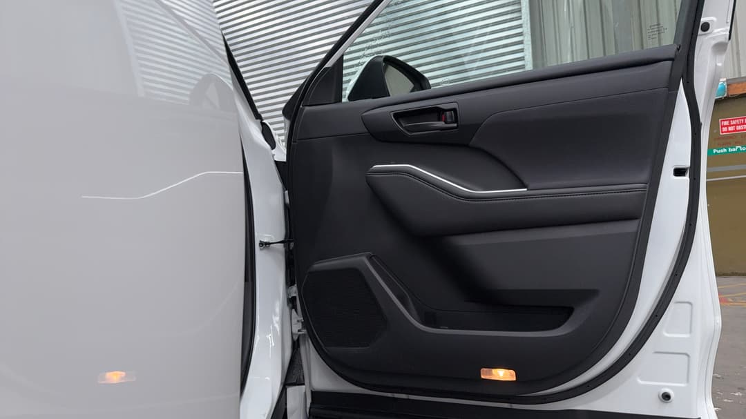 2025 Toyota Kluger Gx Hybrid AWD, Automatic, 11816 km, Speaker View