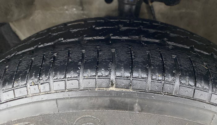 2016 Maruti Ritz LDI, Diesel, Manual, 61,030 km, Left Front Tyre Tread