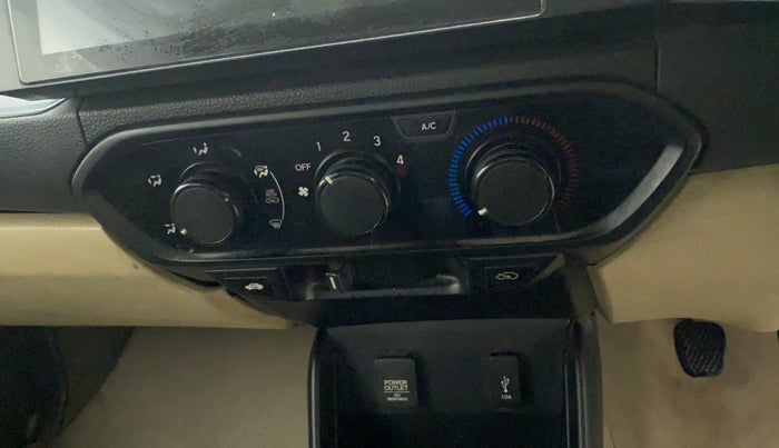 2019 Honda Amaze 1.2L I-VTEC S, CNG, Manual, 43,517 km, AC Unit - Directional switch has minor damage