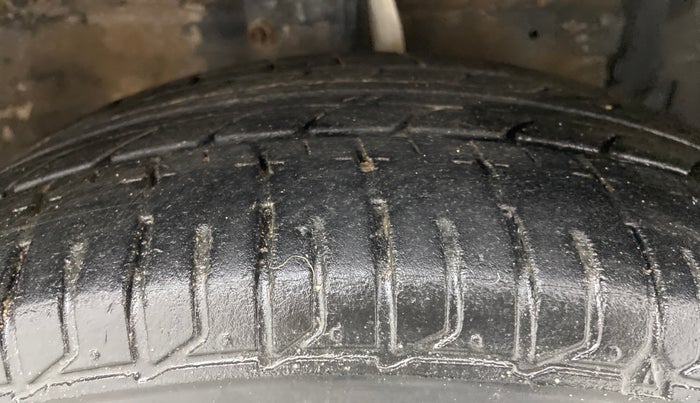 2013 Maruti Ertiga VXI, Petrol, Manual, 88,701 km, Right Front Tyre Tread